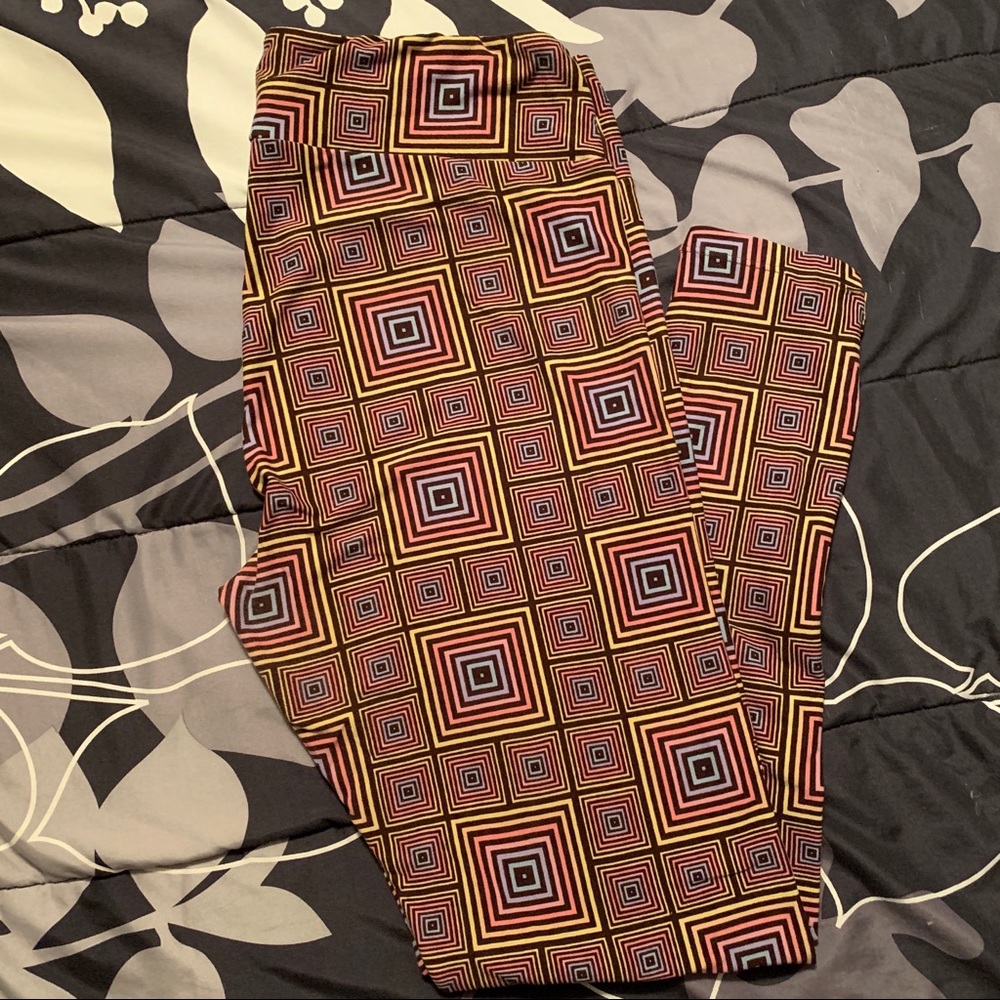 LuLaRoe Logo Consultant TC Leggings